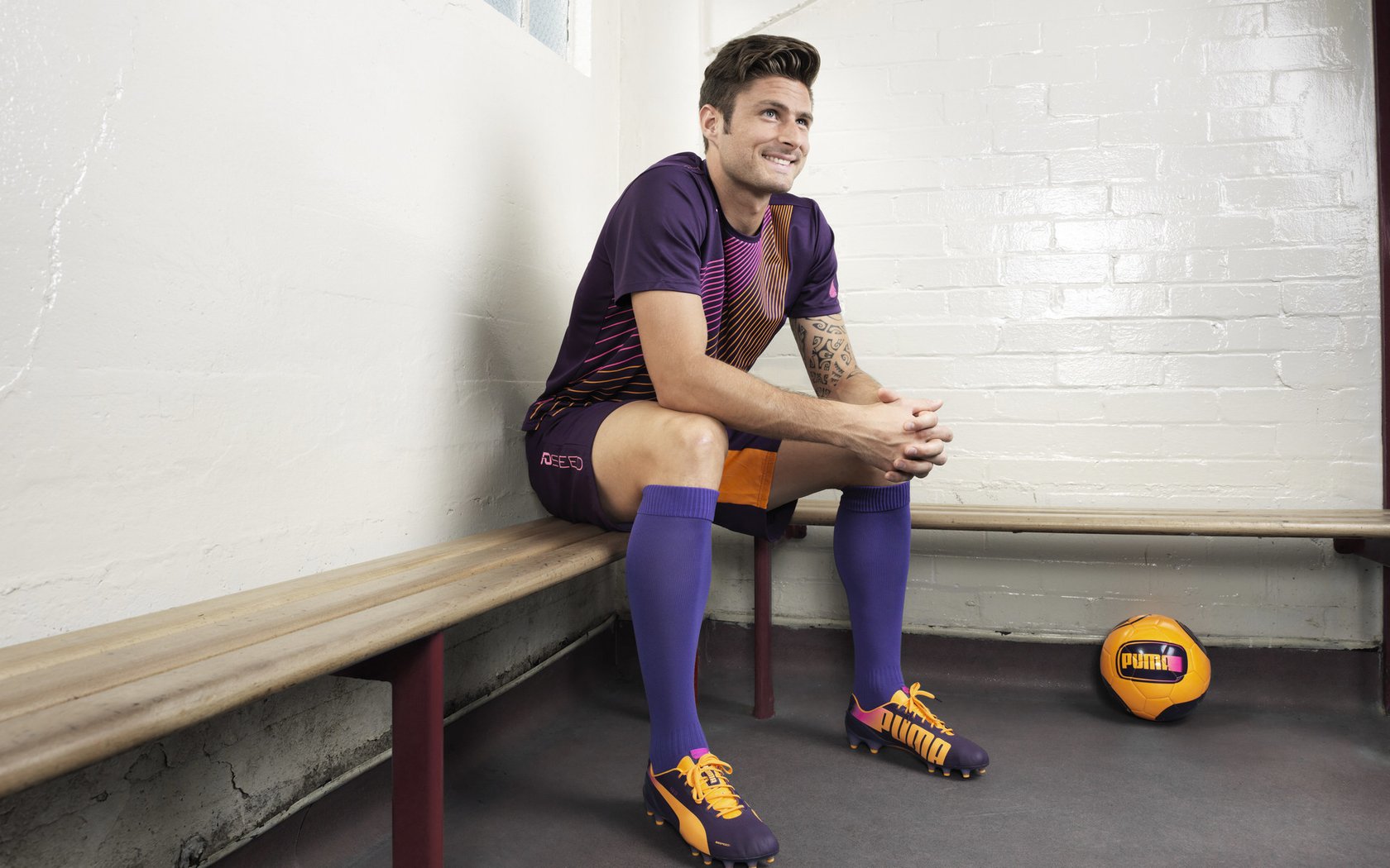 巴萨防线频繁失误，布鲁日抓住机会三度破门，晋级形势险峻，巴萨不败